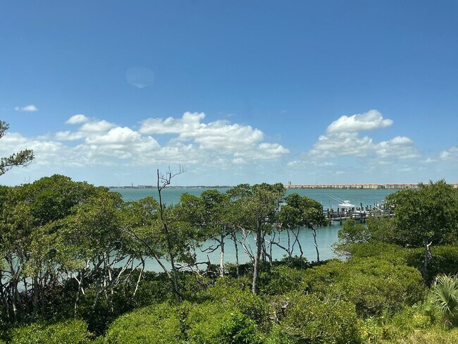 Foto del edificio - Annual Waterfront Unfurnished Rental Unit ...