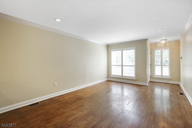 Foto del edificio - 8 Hopkinson Ct