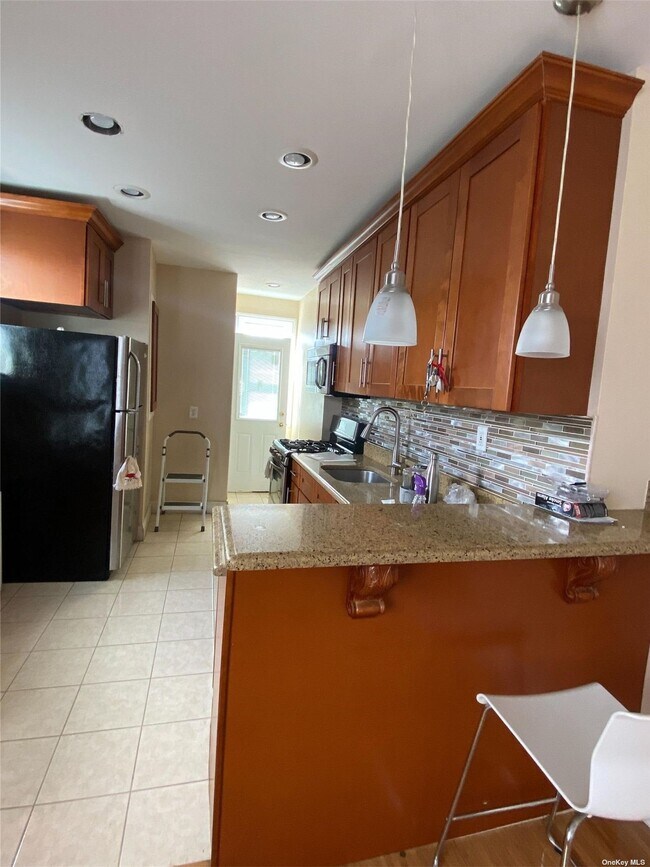 Building Photo - 107-16 Sutter Ave