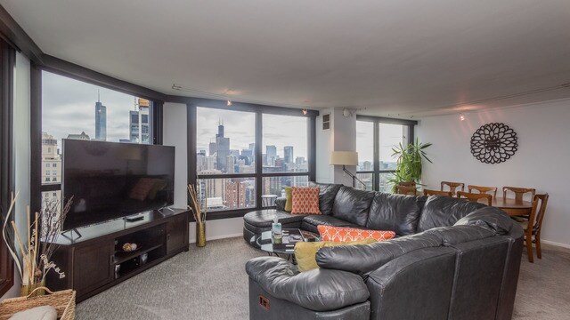 Foto principal - 1030 N State St
