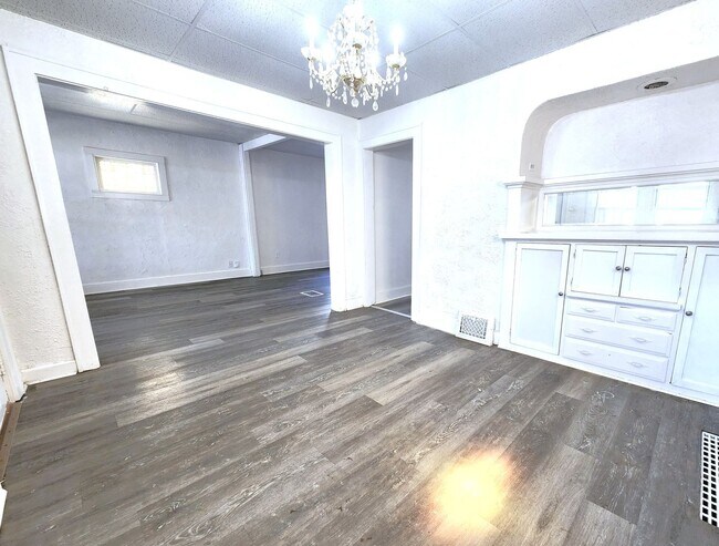 Foto del edificio - 5 bedroom single family - Available now!