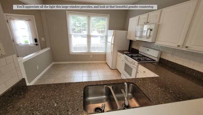 Building Photo - Bright 2-Bedroom Townhome Near Avalon & Downtown Alpharetta