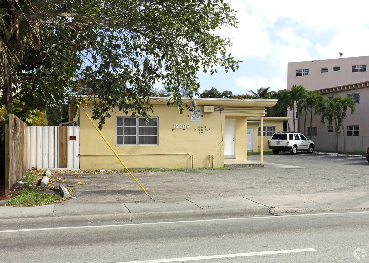 Building Photo - 12209 W Dixie Hwy