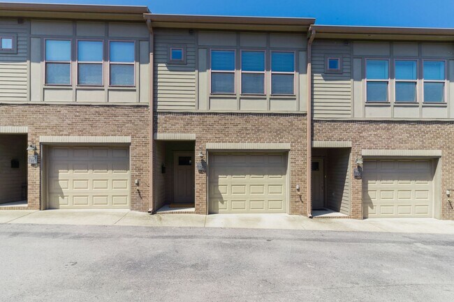 Conveniently located 2-bedroom townhome in Germantown! - Conveniently located 2-bedroom townhome in Germantown!