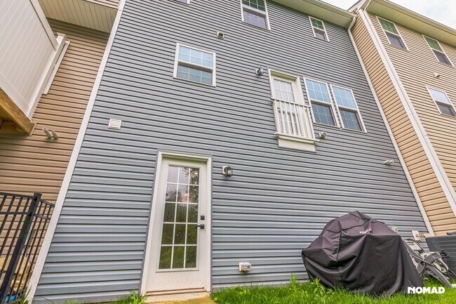 Foto del edificio - 6832 Frey Ln