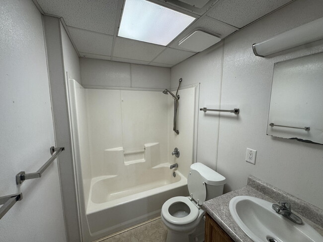 Building Photo - 5925 E Private Rd 6575