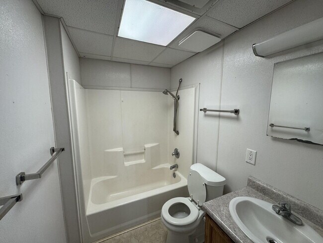Foto del edificio - 5925 E Private Rd 6575
