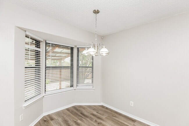Foto del edificio - 402 Sunnyview Ct