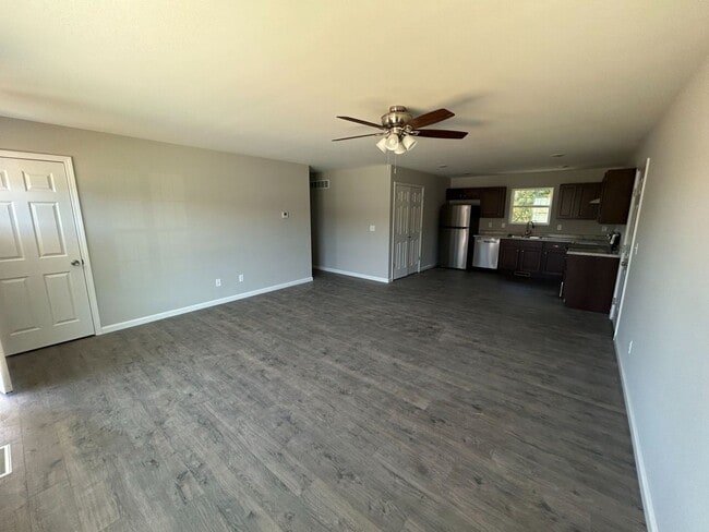 Building Photo - Newer Home in Lake Labadie Subdivision