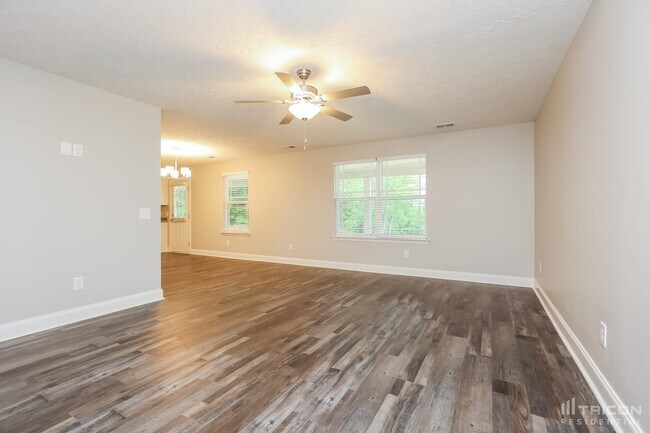 Building Photo - 716 Cedar Ln