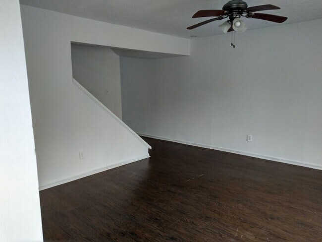 Building Photo - 3156 Nectarine Cir