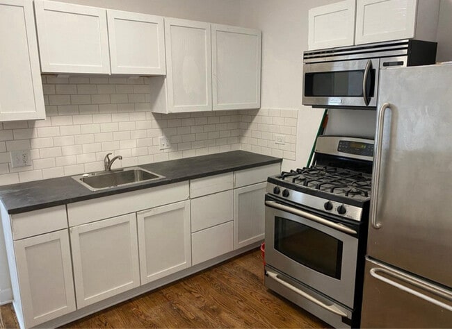 Building Photo - 411 N Hamlin Ave