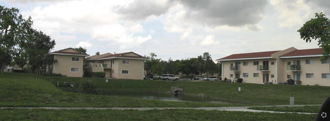 Building Photo - Lakeside At Tamarac