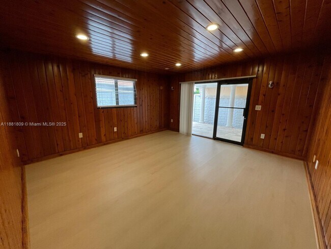 Foto del edificio - 9922 SW 2nd St