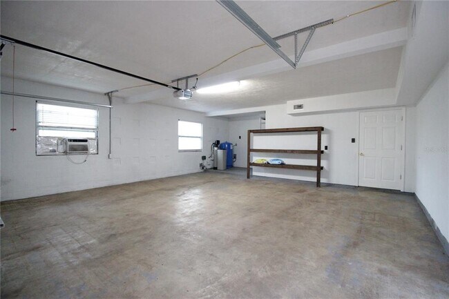 Building Photo - 10907 SW 24th Ave