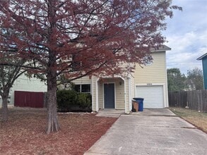 Building Photo - 10935 Old Manchaca Rd
