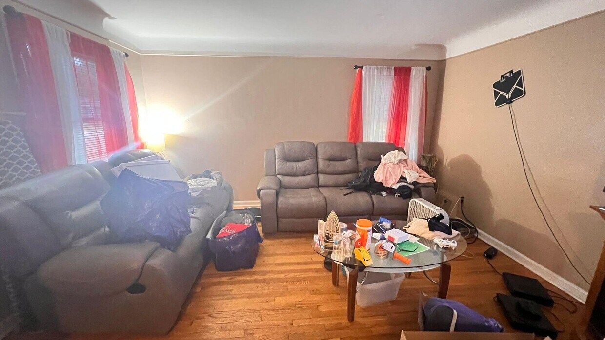 Foto del edificio - 22328 Firwood Ave
