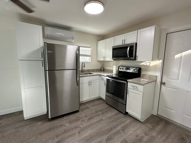 Building Photo - 816 10th St SW