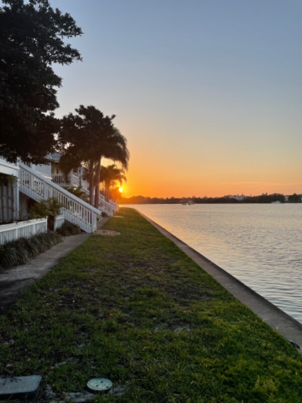 Primary Photo - 219 Pompano Dr SE