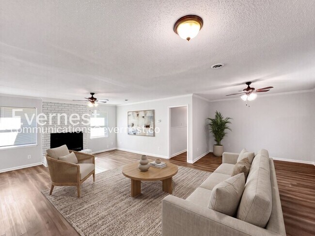 Building Photo - Home with Fenced Yard and Carport / 3 Bed, 2 Bath / Pet-friendly / Coming Soon!