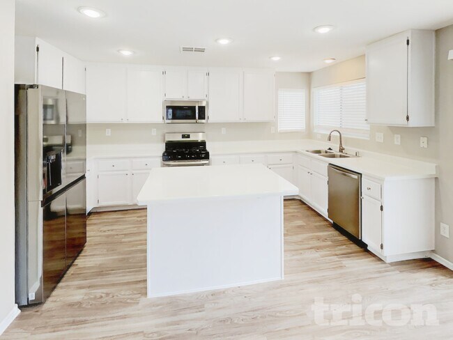 Building Photo - 3144 McLennan Ave
