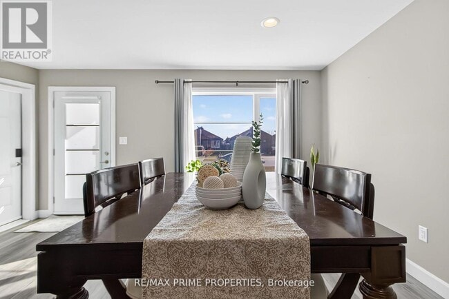 Building Photo - 110 Moonstone Cres