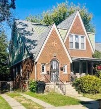 Building Photo - 8161 Robson St