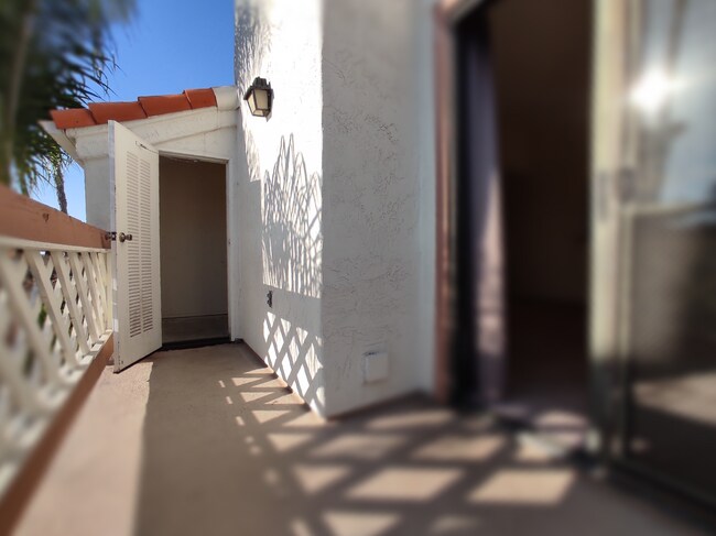 storage room (bike ok) off balcony - 9428 Twin Trails Dr