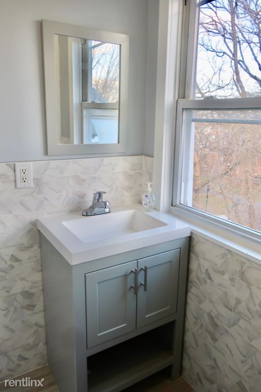 Building Photo - 3 br, 1 bath Townhome - 70 Hedden Ter