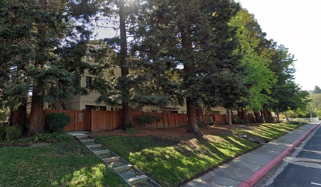 Foto del edificio - Top floor update 2 bed 2 bath condo in gre...