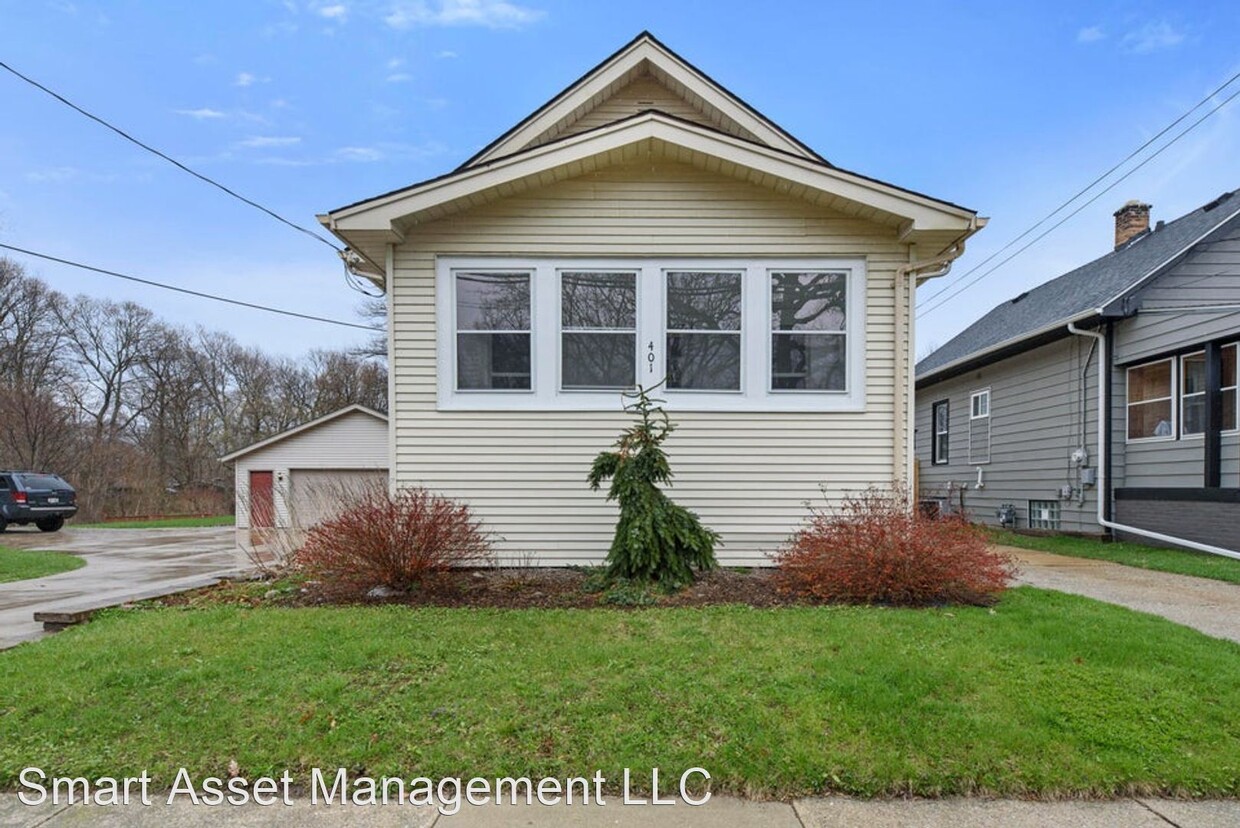 Primary Photo - 3 br, 1.5 bath House - 401 Blaine Ave.