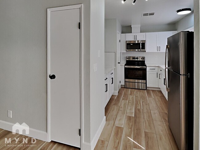 Foto del edificio - 6233 Don Gaspar Ave