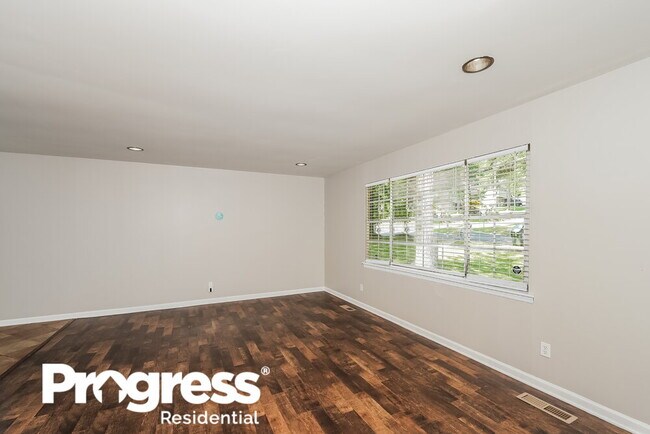 Building Photo - 5193 Beacon Dr