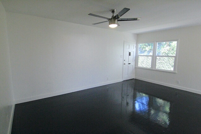 Building Photo - 2576 S Sepulveda Blvd