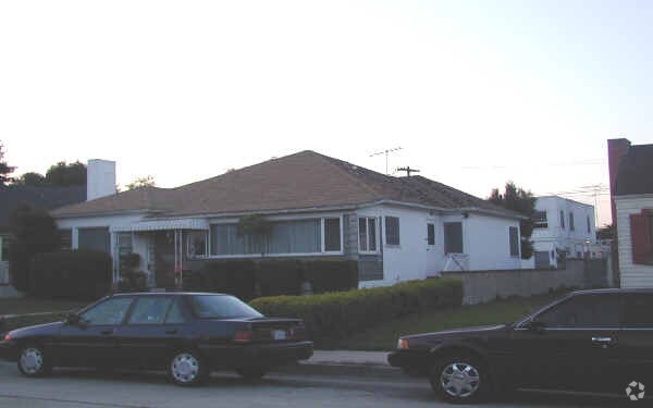 Building Photo - 641 Palm Dr