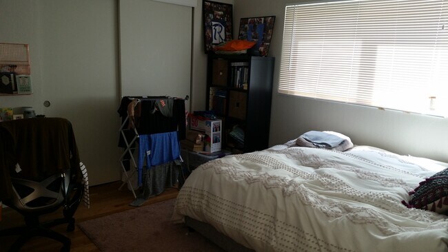 Foto del edificio - 1720 Cedar St