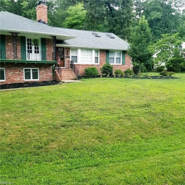 Building Photo - 102 Lakeview Dr