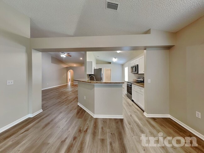 Foto del edificio - 649 Doe Cove Pl