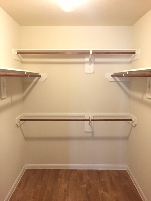 Building Photo - 704 South Ella Creek Drive