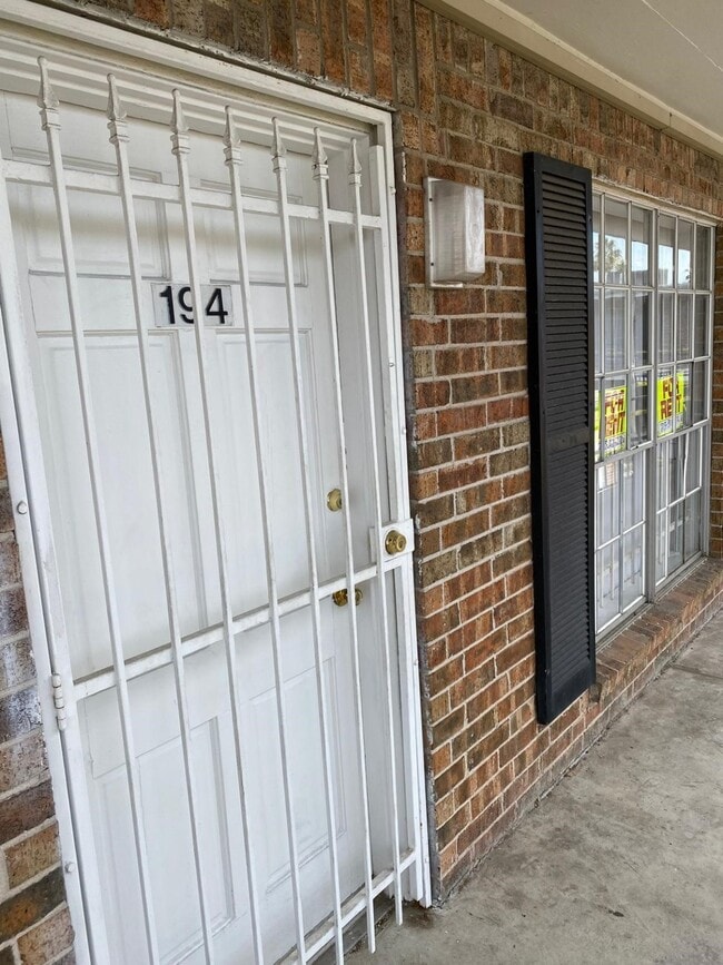 Foto del edificio - 6305 Westward St