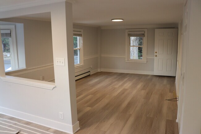Large Living room - 82 Foreside Rd