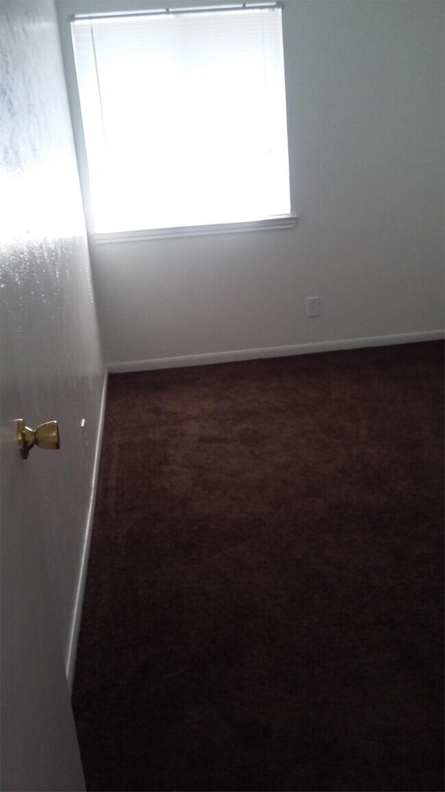 Foto del edificio - 326 Lake Meadows Dr