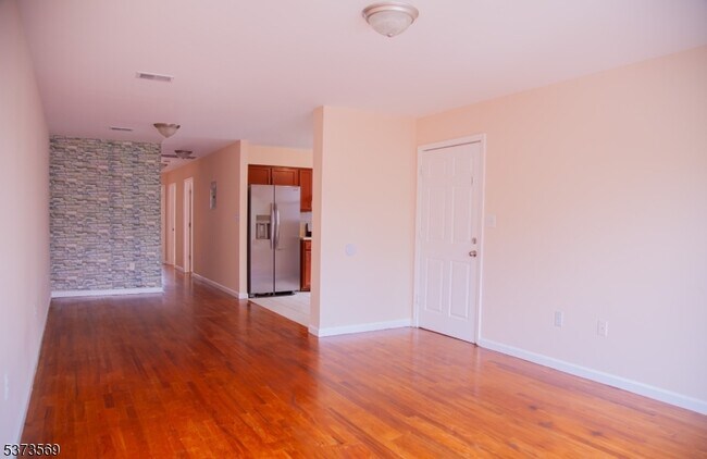 Foto del edificio - 111 Highland Ave