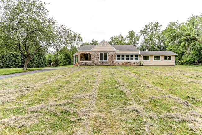 Foto del edificio - 3 Bed 1.5 bath in Camp Hill