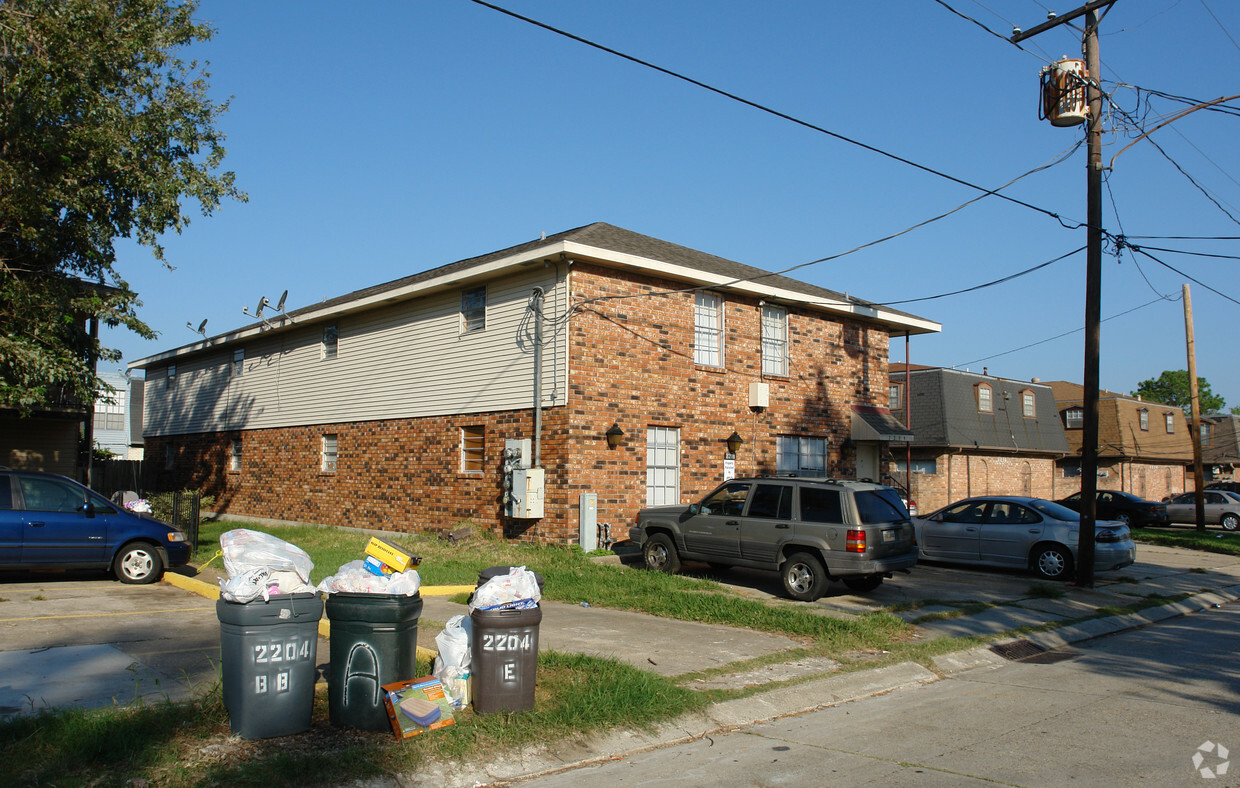 Foto del edificio - 2216 Manson Ave