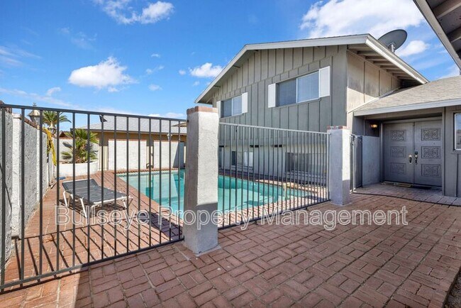 Foto del edificio - 1333 E Donner Dr