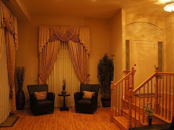 otra vista de la sala de estar - 4489 Spencer St