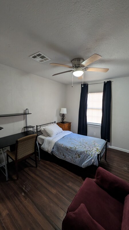 Foto del edificio - 1004 NE 28th St