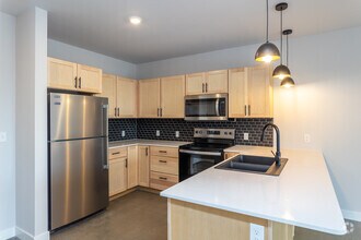 Bronze - Kitchen - The District Lofts