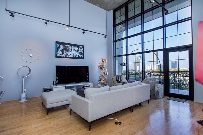 Foto del edificio - 1005 S Shepherd Dr